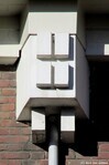 Ornament rond aanzet van de regenpijp.
              <br/>
              Gert-Jan Lobbes, 2018